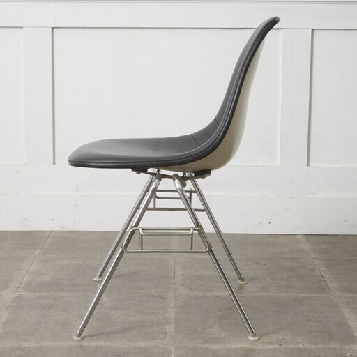 【発送の場合は即購入不可】 Herman Miller イームズ サイドシェルチェア ヴィンテージ スタッキングベース FRP Eames 椅子 ハーマンミラー ビンテージ 名作 97490