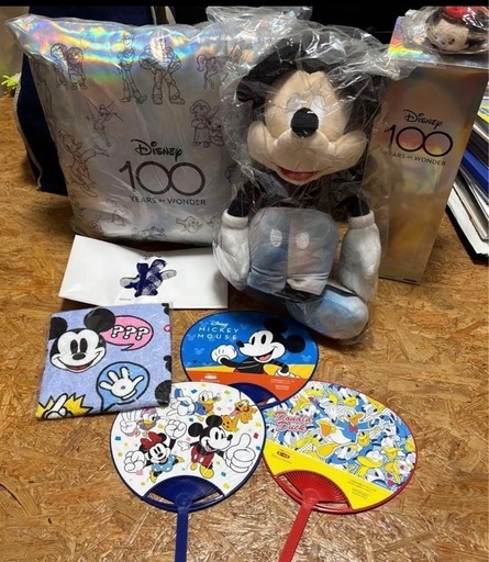 ディズニー100周年記念シリアルナンバー10000中4500のキリ番ミッキー非売品セット【3月中引き取り限定】