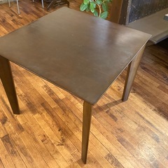 ダイニングテーブルの画像