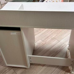 収納付きデスクの画像