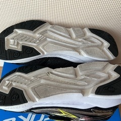 子供靴　瞬足　25cm  幅広3E  黒×イエローの画像