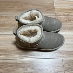 中敷ボアのショートブーツ
の画像