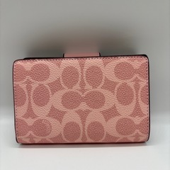 【新品未使用】COACH/コーチ二つ折り財布　CW786 ピンクの画像
