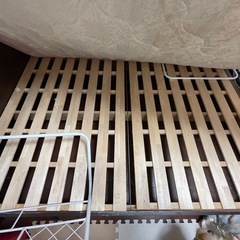 ダブルベッドフレームの画像