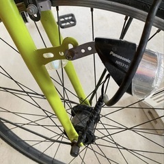 3月中引き渡し希望　丸石サイクル　ネイビーとライムのシティサイクル、バスケット付き鍵ありの画像