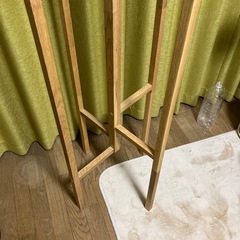 木製ハンガーラックの画像