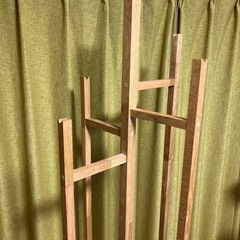 木製ハンガーラックの画像