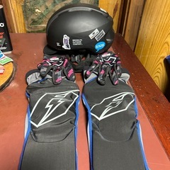 自転車トライアルに　JITSIEニーガード新品　グローブ＆ヘルメットセット　の画像