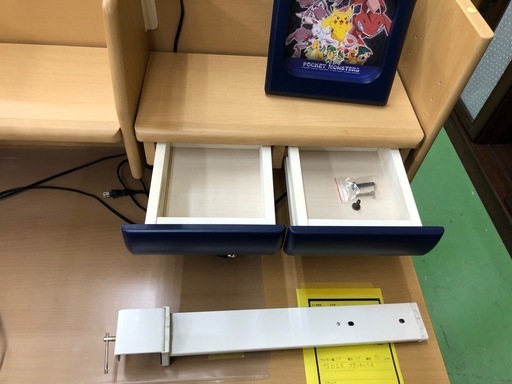 【ドリーム川西店御来店限定】☆ジモティー見たよ♪割引☆マルニ　学習机セット／クリーニング済み【2125560000044299】 ドリーム川西店御来店限定】☆ジモティー見たよ♪割引☆ コイズミ 学習