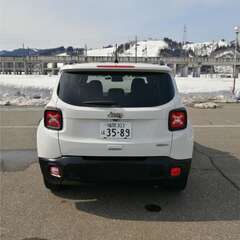 JEEP レネゲード　ロンジチュード　純正タッチパネルディスプレイ　バックカメラ　クルーズコントロール　ETC　ブラインドスポットモニター　ルーフレール　プッシュスタート　純正16インチAW　スマートキー の画像