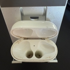 AirPods本体 ホワイト 充電ケース付きの画像