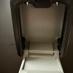 ダイヤル式キーボックス 暗証番号ロック 取り外し可能 スペアキー保管用 防犯対策の画像