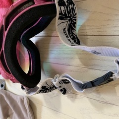 子供のスキー用ゴーグルの画像