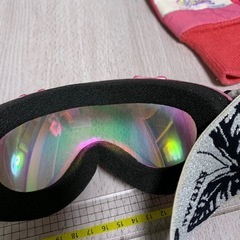 子供のスキー用ゴーグルの画像