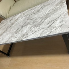 ダイニングテーブル大理石風の画像