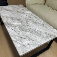 ダイニングテーブル大理石風の画像