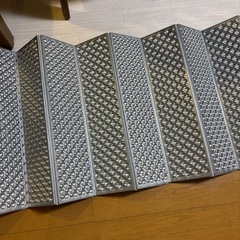 ハイランダー、キャンプマットの画像