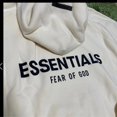  ESSENTIALSパーカーの画像