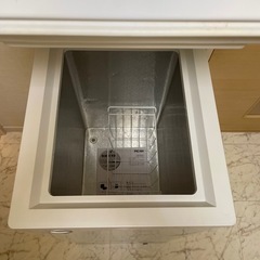 Haier（ハイアール） 冷凍庫 JF-NC66F(W)　ホワイト　内容量：66リットル 容量66Lの上開き式冷凍庫の画像