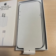 iPhone 16e  SIMフリー　128GB  充放電1回の画像