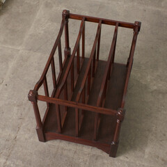 【発送の場合は即購入不可】 英国 クラシック マガジンラック マホガニー 雑誌入れ マガジンスタンド カンタベリー 譜面入れ ブックスタンド イギリス 木製 93000の画像