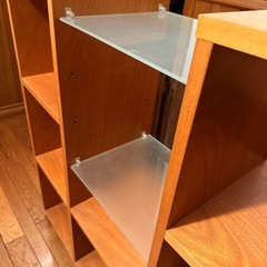 【キャスター付】木製オープンラック 間仕切り棚 ガラス棚付き 北欧風の画像