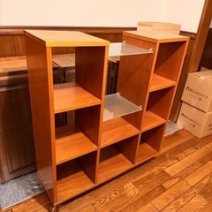 【キャスター付】木製オープンラック 間仕切り棚 ガラス棚付き 北欧風の画像