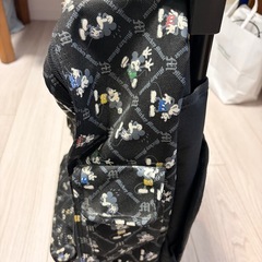 【ミッキーマウス柄 キャリーバッグ（キャスター付きリュック）】の画像