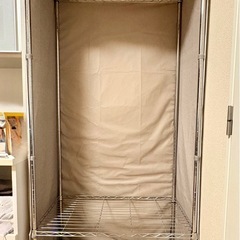 ニトリ　　　ワードローブ　　メタルラック　カバー付きの画像