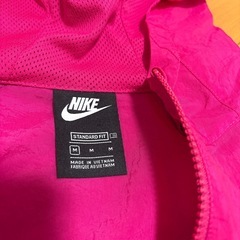 NIKIのウィンドブレーカー上下の画像
