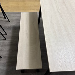 ダイニングテーブルの画像