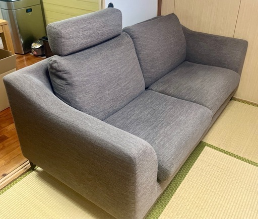 ヘッドレスト付き　2人掛けソファ