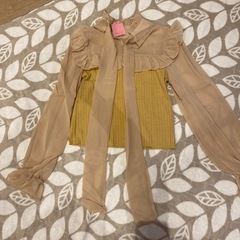 【新品】リボン付きフリルブラウスの画像