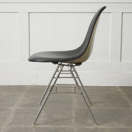 【発送の場合は即購入不可】 Herman Miller イームズ サイドシェルチェア ヴィンテージ スタッキングベース FRP Eam
