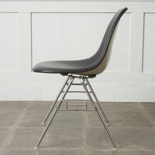 【発送の場合は即購入不可】 Herman Miller イームズ サイドシェルチェア ヴィンテージ スタッキングベース FRP Eames 椅子 ハーマンミラー ビンテージ 名作 96066