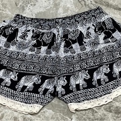 3点セット　オフショルダー ショート丈 トップス チューブトップ　オフショル 2枚　タイパンツ　1枚　タイ購入品の画像