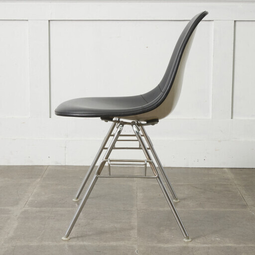 【発送の場合は即購入不可】 Herman Miller イームズ サイドシェルチェア ヴィンテージ スタッキングベース FRP Eam