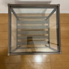 ベットサイドテーブルの画像