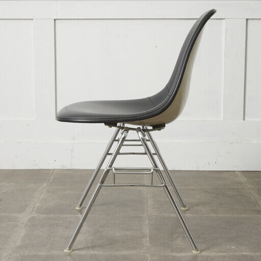 【発送の場合は即購入不可】 Herman Miller イームズ サイドシェルチェア ヴィンテージ スタッキングベース FRP Eam