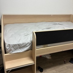 ベッドフレームの画像