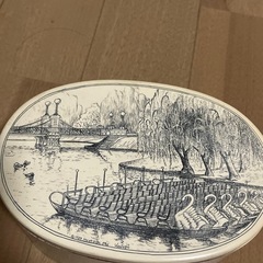 1989年 サイン入り スクリムショー風 手彫り 白鳥ボート柄 トリンケットボックスの画像