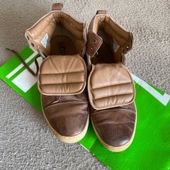 VANハイカットスニーカーの画像