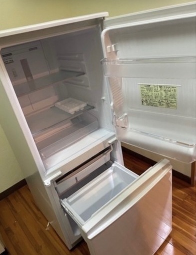 SHARP  冷蔵庫 ホワイト系 [137L /2ドア /右開き/左開き付け替えタイプ]2019年製 