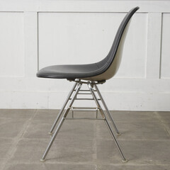 【発送の場合は即購入不可】 Herman Miller イームズ サイドシェルチェア ヴィンテージ スタッキングベース FRP Eames 椅子 ハーマンミラー ビンテージ 名作 97243の画像