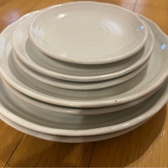お皿9枚セットの画像