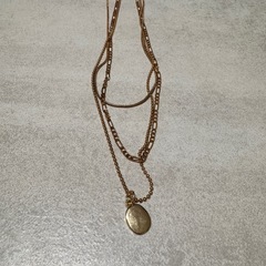 ネックレス3本とピアスセットの画像