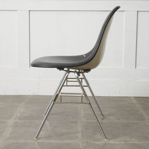 【発送の場合は即購入不可】 Herman Miller イームズ サイドシェルチェア ヴィンテージ スタッキングベース FRP Eam