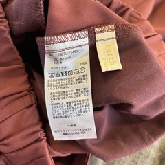 アースミュージック＆エコロジー 膝丈ショートパンツ M バーガンディー　チノの画像