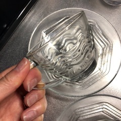 ガラスカップと小皿セットの画像