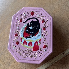 お菓子の空き缶　の画像